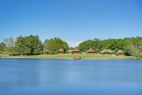 Cozy Columbia Cabin w/ Shared Lake Dock!