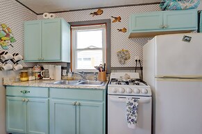 Cozy Camdenton Cottage w/ Deck + Boat Dock Access!