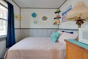 Cozy Camdenton Cottage w/ Deck + Boat Dock Access!