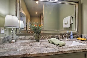 Downtown Branson Cottage w/ Pool Access!