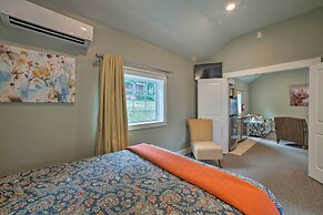 Downtown Branson Cottage w/ Pool Access!