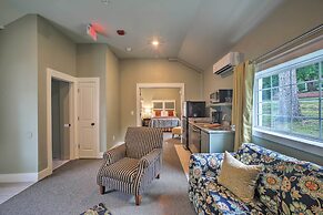 Downtown Branson Cottage w/ Pool Access!