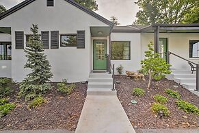 Downtown Branson Cottage w/ Pool Access!