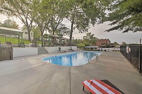 Downtown Branson Cottage w/ Pool Access!