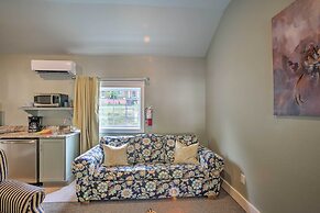 Downtown Branson Cottage w/ Pool Access!