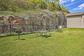 Cozy Branson Condo w/ Balcony & Mountain Views