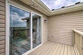 Cozy Branson Condo w/ Balcony & Mountain Views