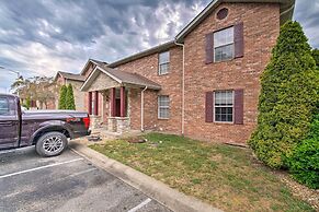 Cozy Branson Condo w/ Balcony & Mountain Views