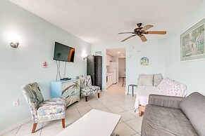 Cozy Myrtle Beach Resort Condo: Steps to Beach!