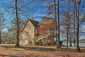 Dreamy Ridgeway Home w/ Grill on Lake Wateree!