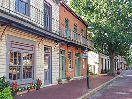 Dreamy St Charles Retreat w/ Furnished Patio!