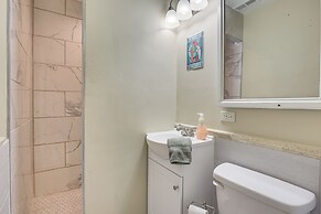 'dragon Castle' w/ Secret Passage, Dock, & Hot Tub