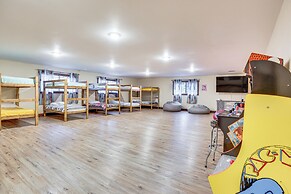 'dragon Castle' w/ Secret Passage, Dock, & Hot Tub