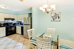 Pool Deck Access & Walk to Beach: Hilton Head Unit