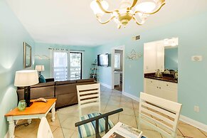 Pool Deck Access & Walk to Beach: Hilton Head Unit