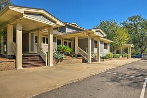 Pool Deck Access & Walk to Beach: Hilton Head Unit