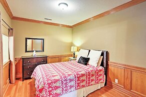 Branson Home w/ Indoor Pool & Basketball Court!