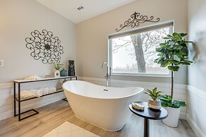 Branson Home w/ Indoor Pool & Basketball Court!