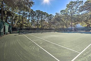 Walk to Beach: Hilton Head Condo w/ Pool Access