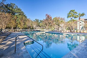Walk to Beach: Hilton Head Condo w/ Pool Access