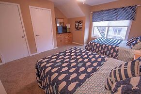 Walk to Hilton Head Island Beach: Villa w/ Balcony