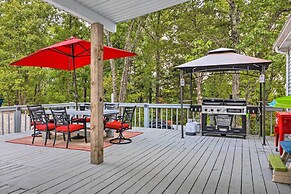'hilltop Hideaway' Branson Home w/ Trampoline!