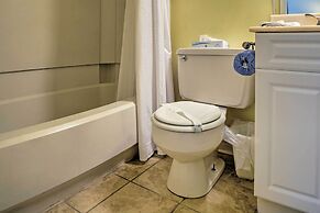 Walk to Folly Field Beach: Hilton Head Condo