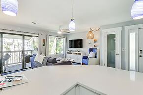 Walk to Coligny Beach: Tropical Hilton Head Condo