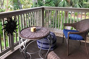 Walk to Coligny Beach: Tropical Hilton Head Condo