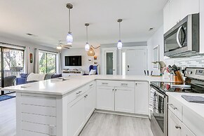 Walk to Coligny Beach: Tropical Hilton Head Condo