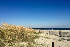 Half-mi to Coligny Beach: Hilton Head Resort Condo