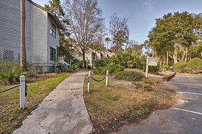 Walk to Beach: HHI Townhome w/ Pool Access!