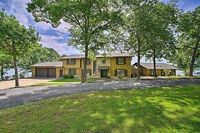 Inviting Home w/ Pool & Hot Tub on Table Rock Lake