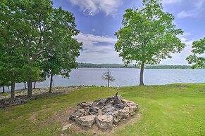 Inviting Home w/ Pool & Hot Tub on Table Rock Lake
