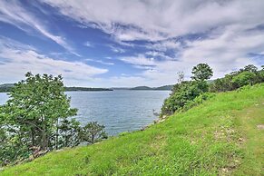 Inviting Home w/ Pool & Hot Tub on Table Rock Lake