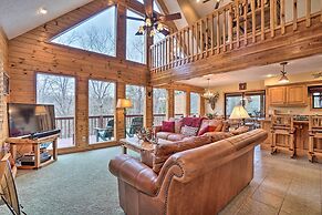 Idyllic Table Rock Lake Cabin w/ Fire Pit!