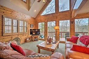 Idyllic Table Rock Lake Cabin w/ Fire Pit!