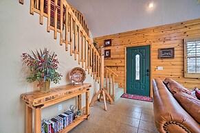 Idyllic Table Rock Lake Cabin w/ Fire Pit!