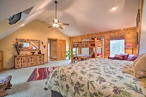 Idyllic Table Rock Lake Cabin w/ Fire Pit!