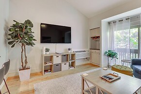 Walk to South Beach: Idyllic Sea Pines Villa!