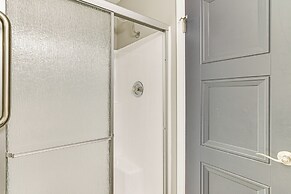 Inviting Branson West Condo w/ Pool Access