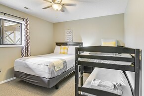 Inviting Branson West Condo w/ Pool Access