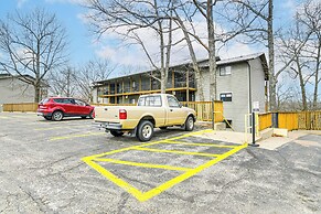 Inviting Branson West Condo w/ Pool Access