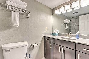 < 1 Mi to Margaritaville Resort: Osage Beach Home!