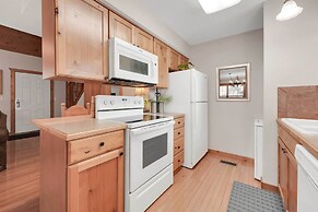 Lakefront Branson Cabin: 6 Mi to Branson Strip!