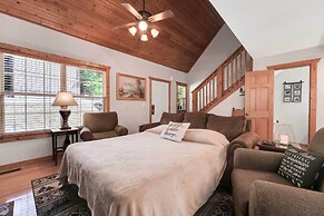 Lakefront Branson Cabin: 6 Mi to Branson Strip!