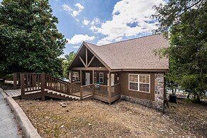 Lakefront Branson Cabin: 6 Mi to Branson Strip!