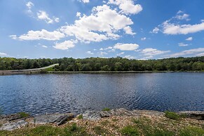 Lakefront Branson Cabin: 6 Mi to Branson Strip!