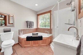 Lakefront Branson Cabin: 6 Mi to Branson Strip!