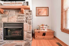 Lakefront Branson Cabin: 6 Mi to Branson Strip!